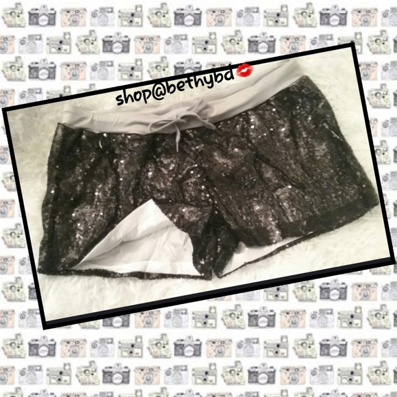 Size Med is In! /5🌟rated/ Sequin Hot Pants Black - Picture 2 of 4